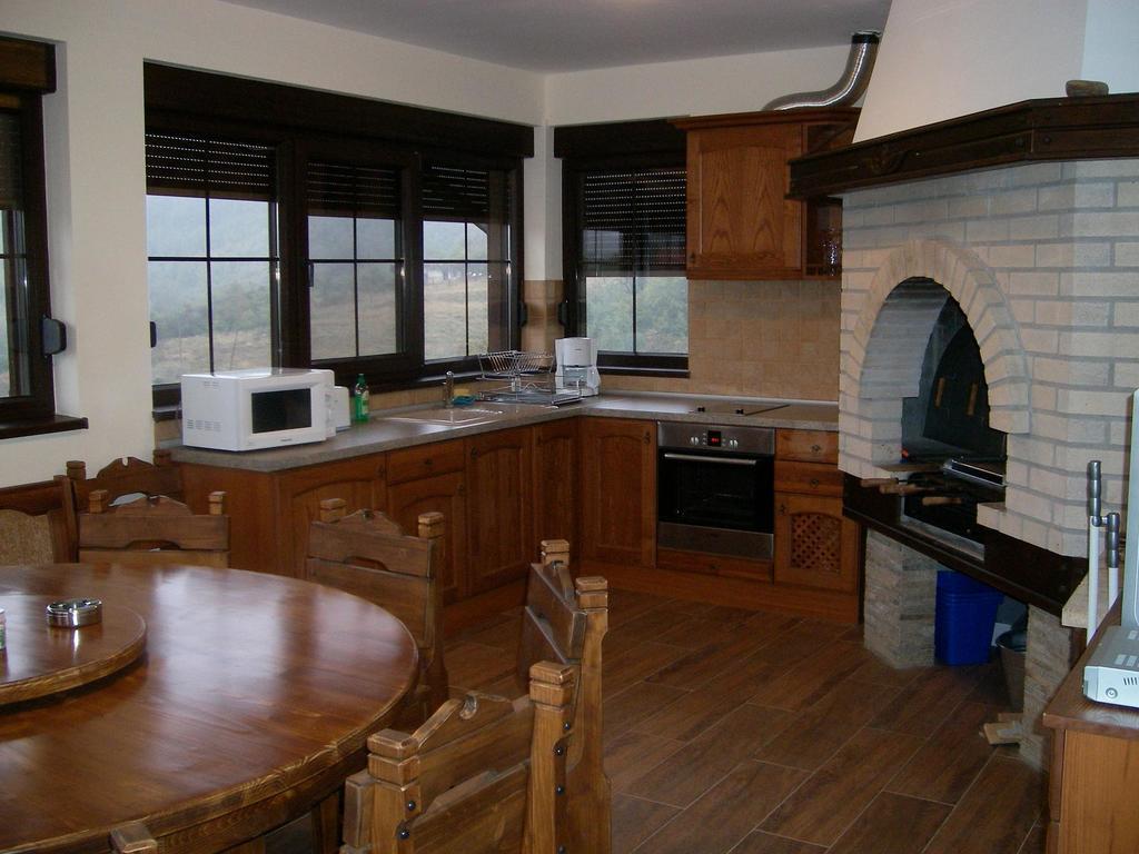 Sinabovite Houses Hotel Badevtsi Bilik gambar