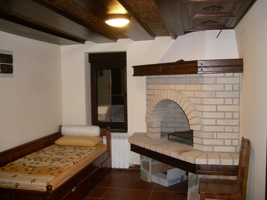 Sinabovite Houses Hotel Badevtsi Bilik gambar