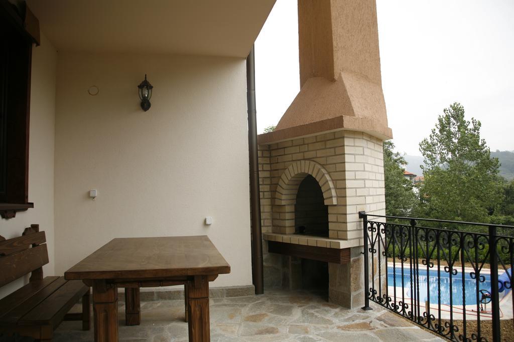 Sinabovite Houses Hotel Badevtsi Bilik gambar