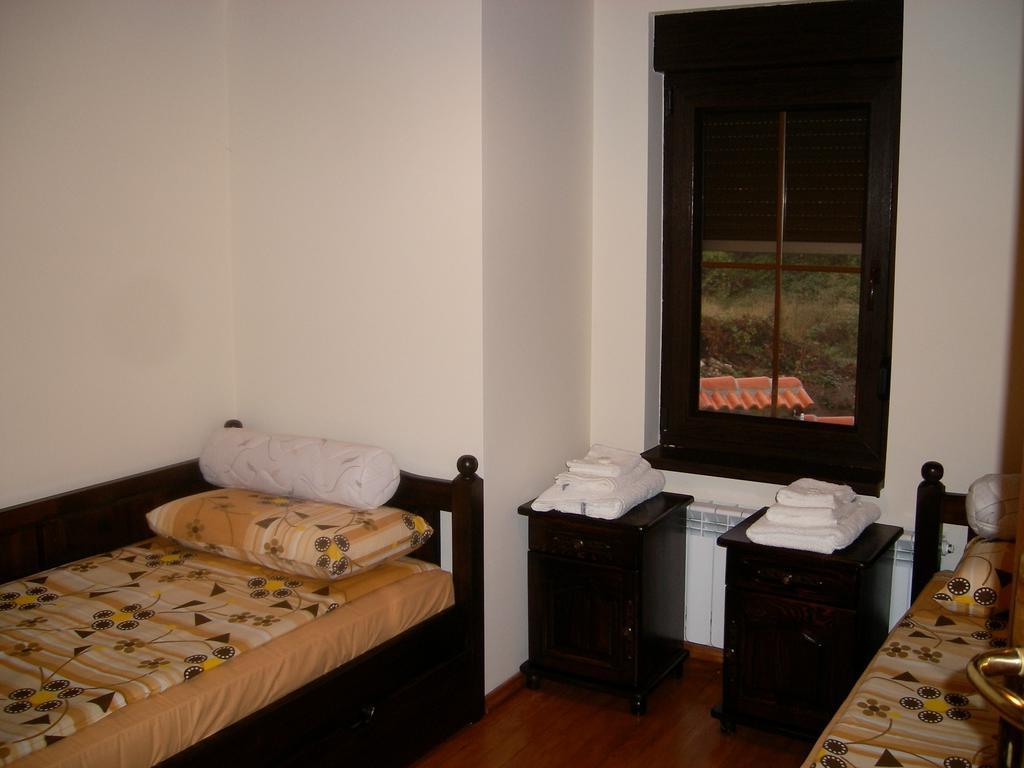 Sinabovite Houses Hotel Badevtsi Bilik gambar
