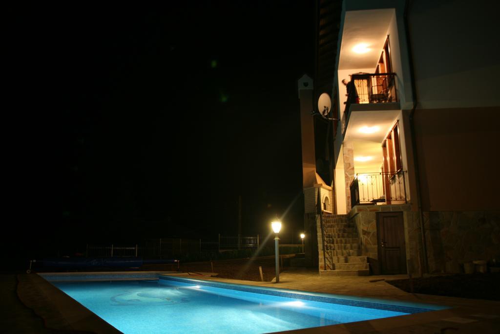 Sinabovite Houses Hotel Badevtsi Bilik gambar
