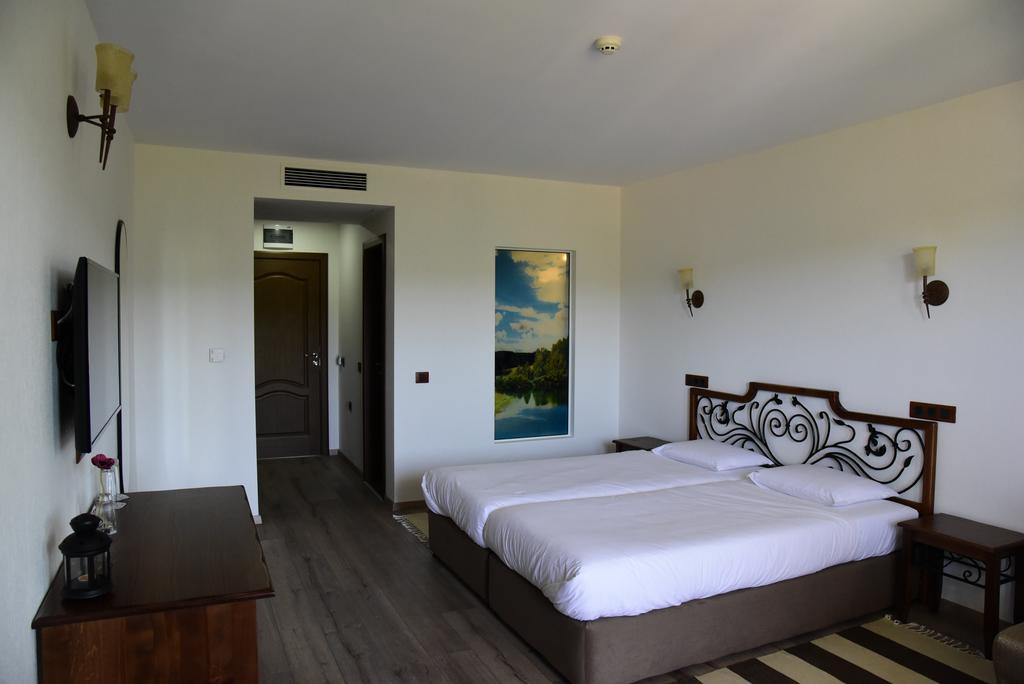 Sinabovite Houses Hotel Badevtsi Luaran gambar