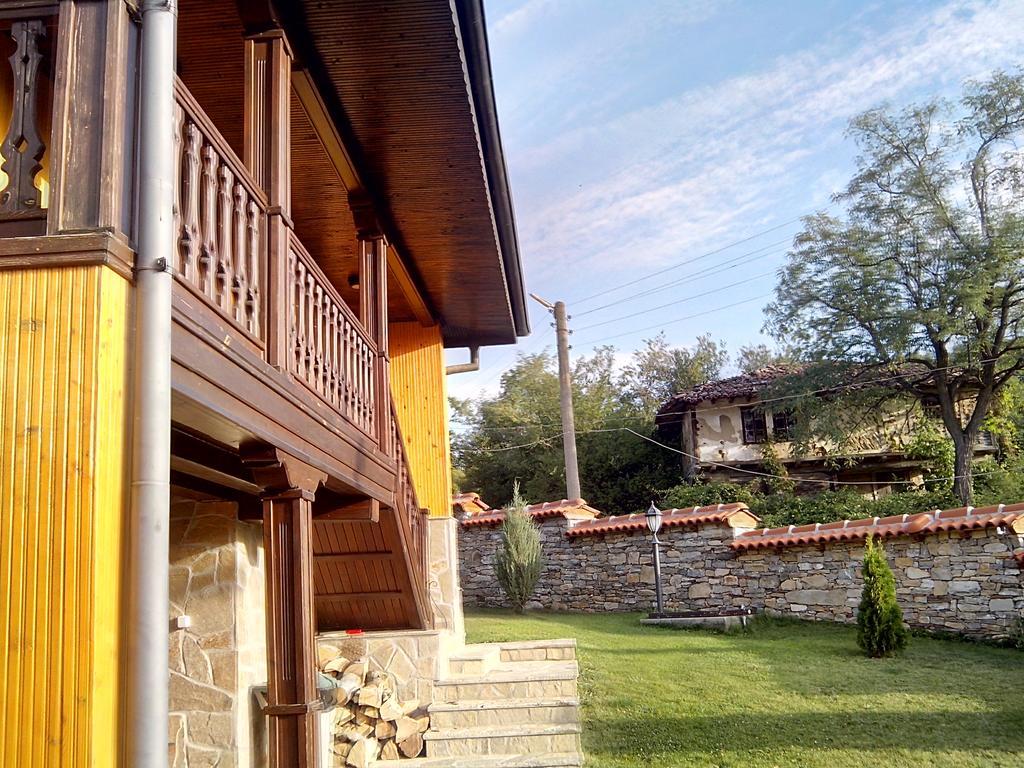 Sinabovite Houses Hotel Badevtsi Luaran gambar