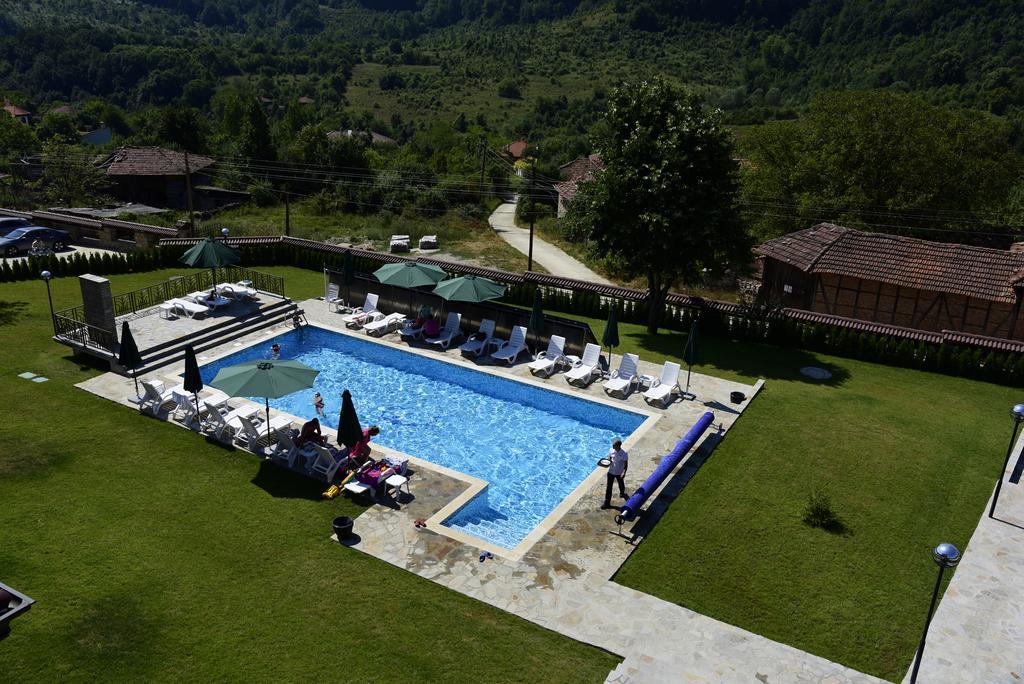 Sinabovite Houses Hotel Badevtsi Luaran gambar