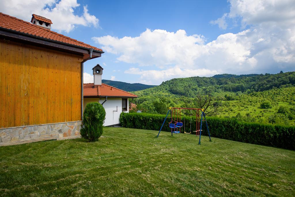 Sinabovite Houses Hotel Badevtsi Luaran gambar